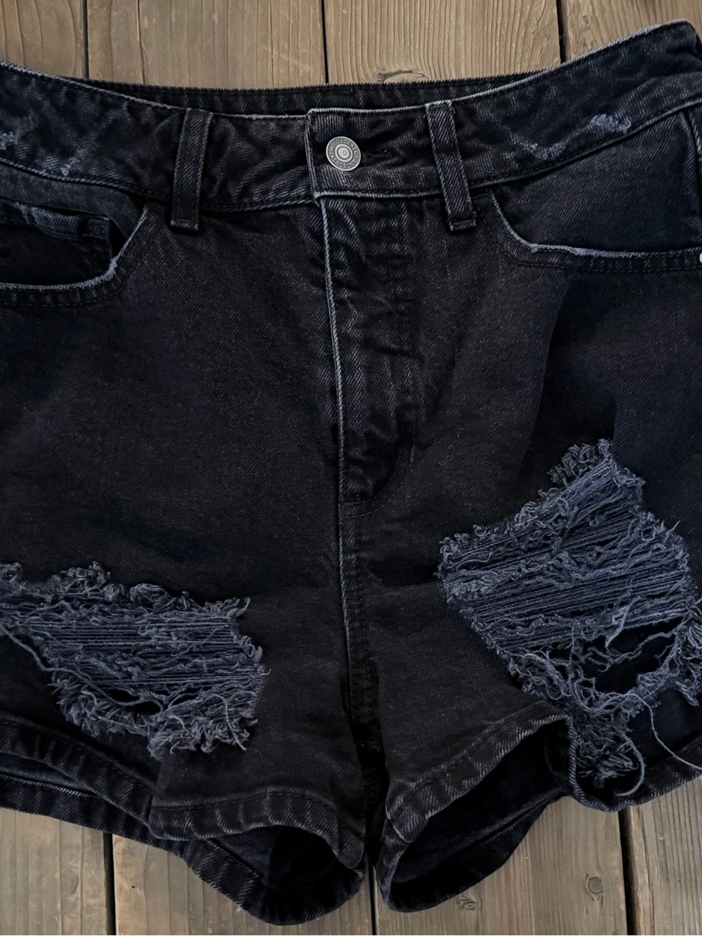 GUESS sz 28 black distressed denim shorts TTS.